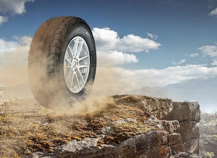 كيف تتعامل PowerTire.sa مع التضاريس المتنوعة في المملكة العربية السعودية
